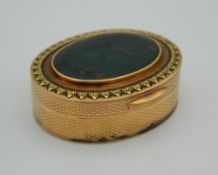 An 18 ct gold bloodstone vinaigrette. 4 cm wide (24.