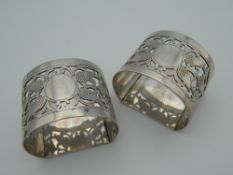 A pair of silver napkin rings with pierced acorn decoration. (65.