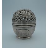 An American sterling silver string holder marked Theodore B Starr, New York. 8.5 cm high (2.
