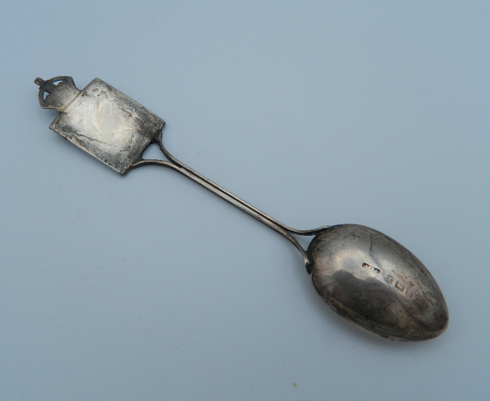 An Edward VII Coronation spoon inset with a stamp. 13 cm long (13 grammes total weight). - Image 2 of 4