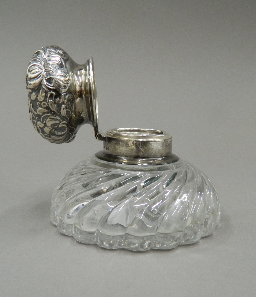 A silver topped inkwell. 8.5 cm wide. - Image 2 of 5