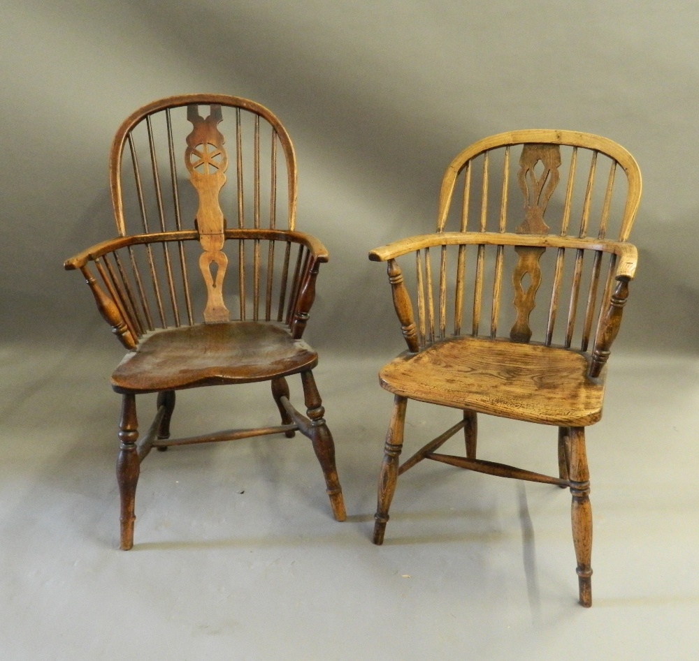 Two 19th century elm seated Windsor chairs. The largest 59 cm wide.