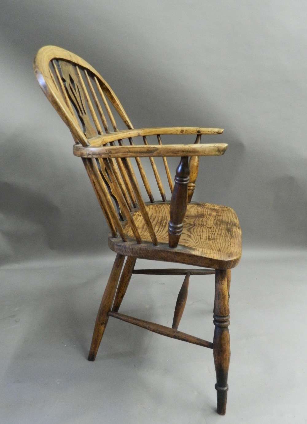 Two 19th century elm seated Windsor chairs. The largest 59 cm wide. - Image 6 of 7