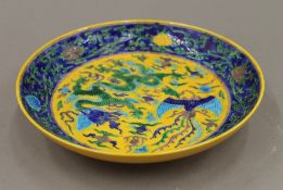 A Chinese yellow and blue porcelain plate. 22 cm diameter.