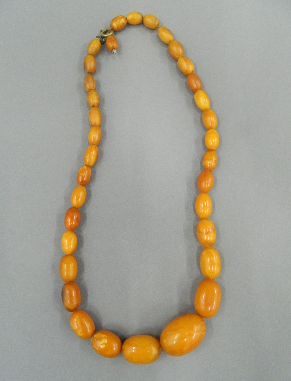 An amber bead necklace and two others. The largest 48 cm long. - Image 8 of 15