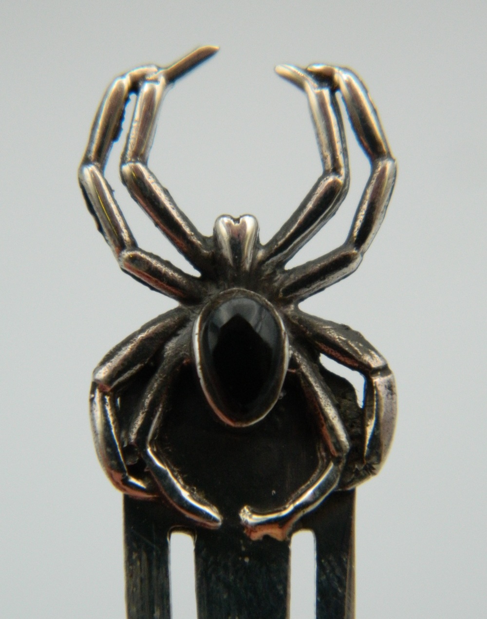 A 925 silver bookmark in the form of a spider. 5 cm high. - Image 4 of 4