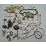 A quantity of miscellaneous silver and other jewellery