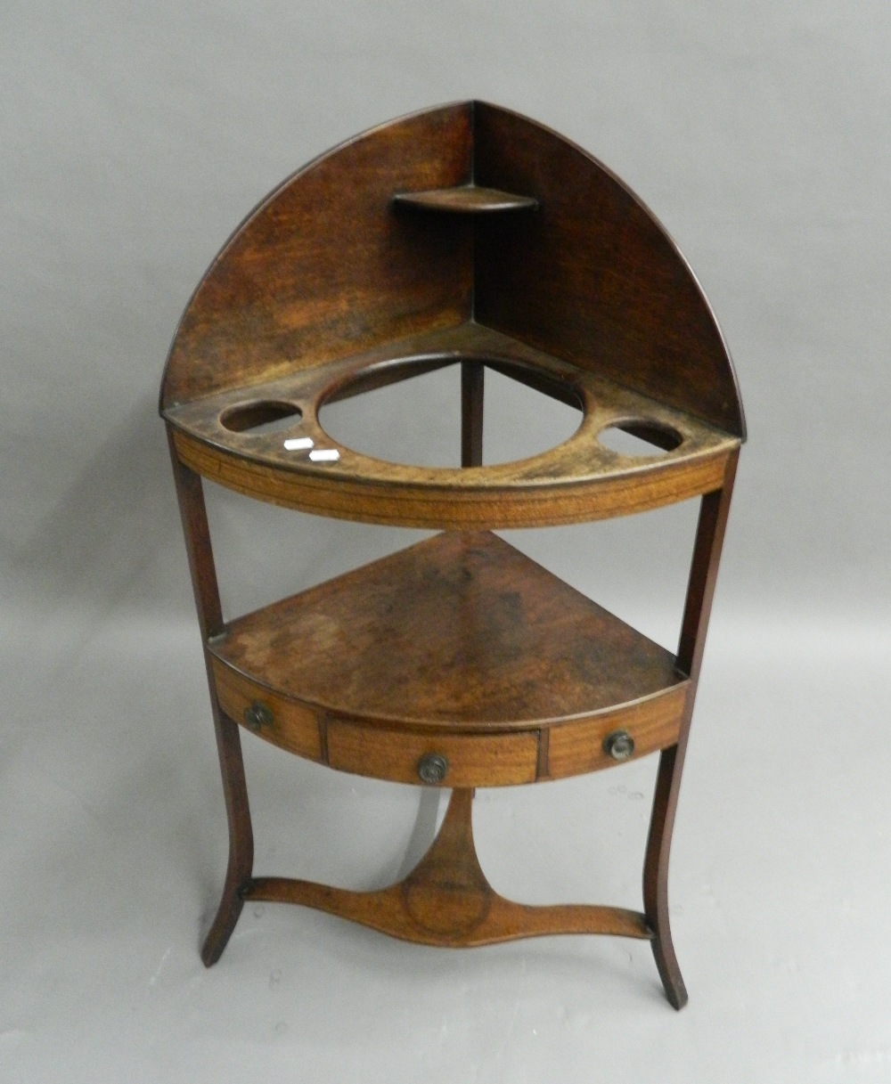 A Georgian mahogany corner washstand. 105.5 cm high. - Image 2 of 6