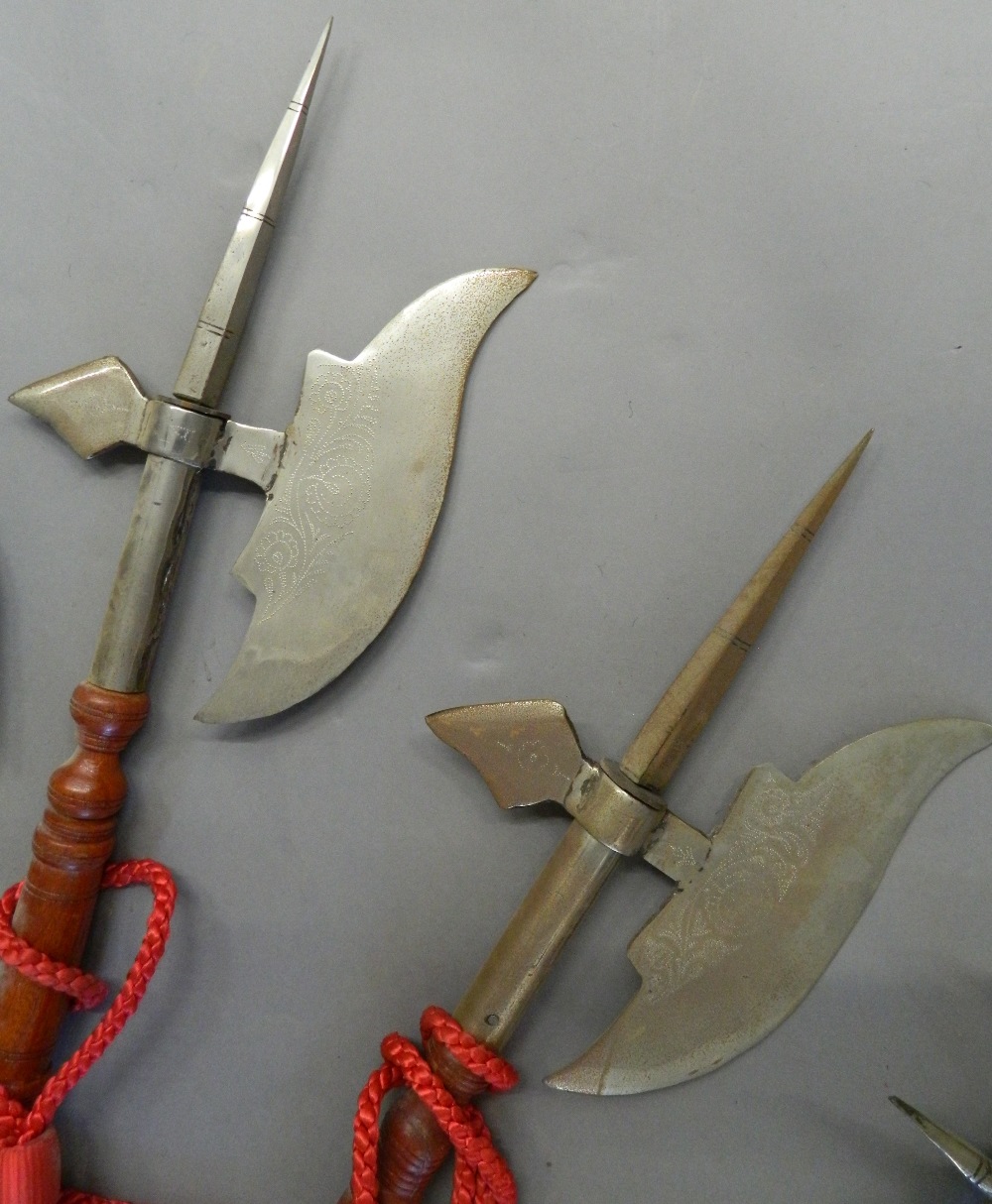 A quantity of wall hanging axes, etc. The largest 112 cm long. - Image 3 of 5