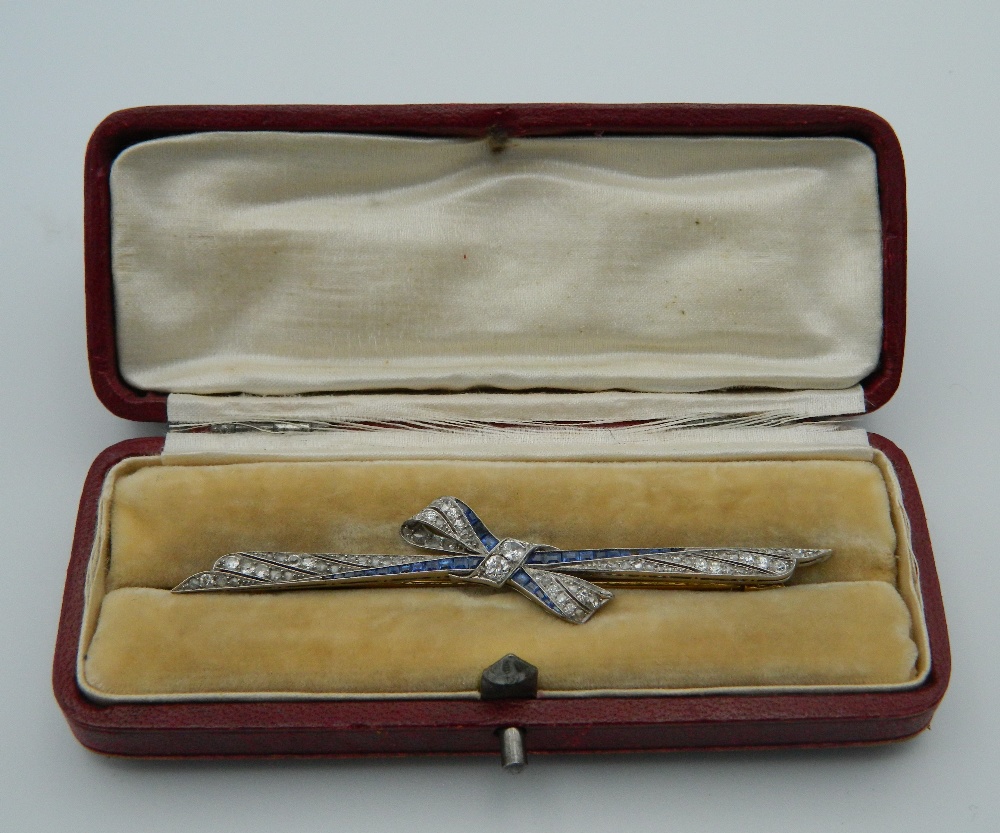 An Edwardian platinum diamond and sapphire bow brooch with an 18 ct gold pin. - Image 9 of 9