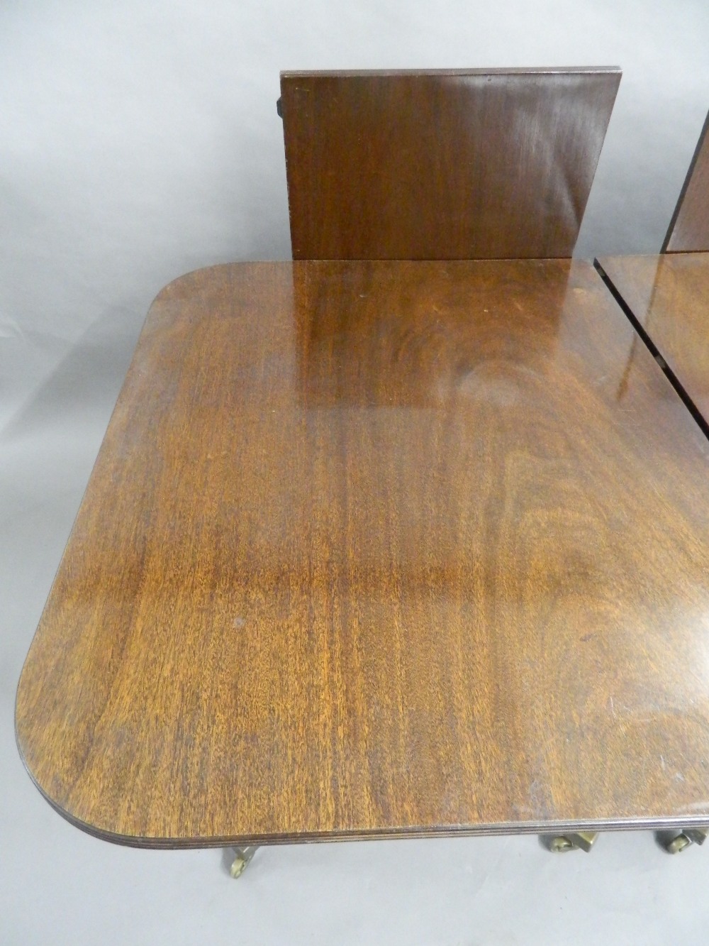 A mahogany twin pedestal dining table. Approximately 272 cm long x 106 cm wide. - Image 3 of 4