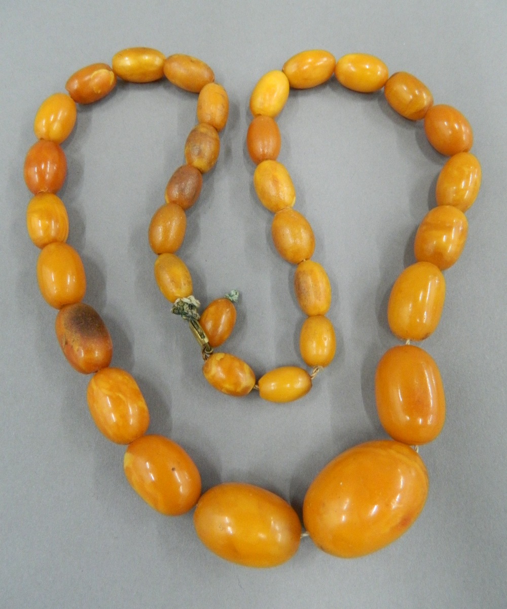 An amber bead necklace and two others. The largest 48 cm long. - Image 5 of 15