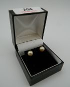 A pair of 9 ct gold pearl earrings. 6 mm diameter.