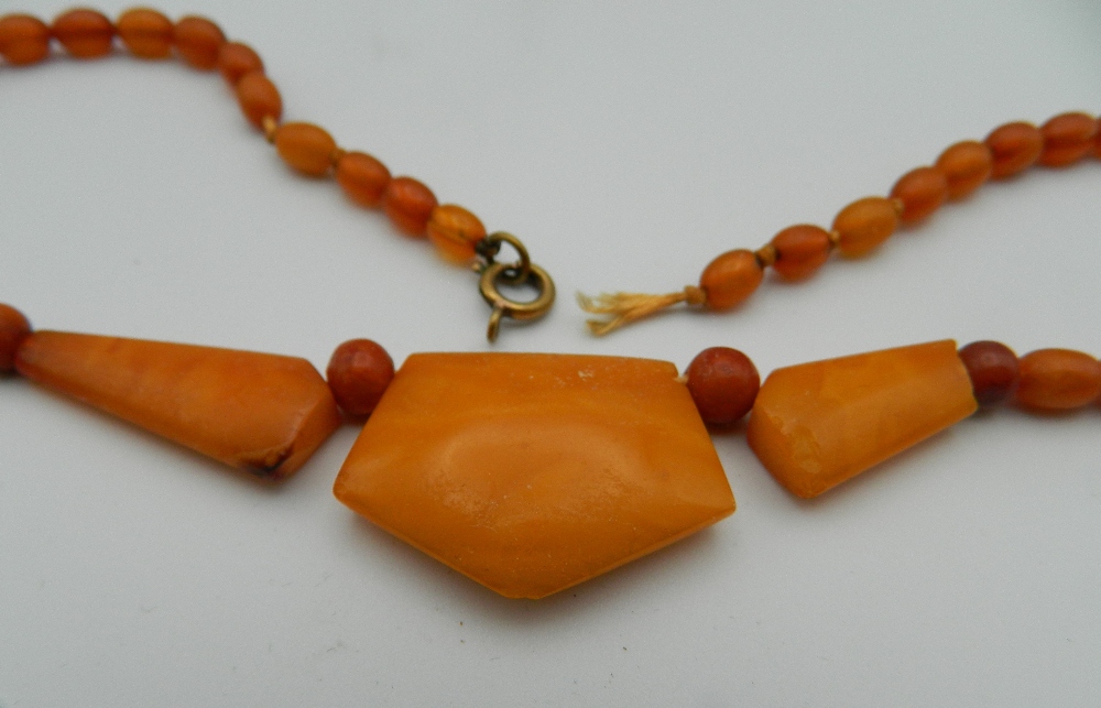 An amber bead necklace and two others. The largest 48 cm long. - Image 2 of 15
