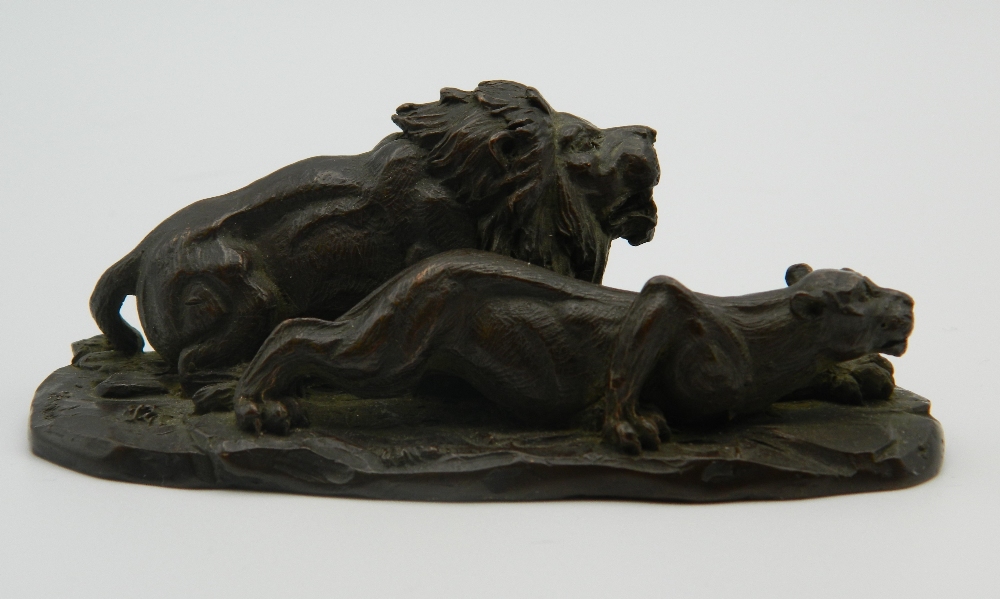 A Japanese bronze model of two lions. 10 cm long. - Image 3 of 4