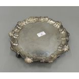 A Georgian silver salver. 28 cm diameter (30 troy ounces).