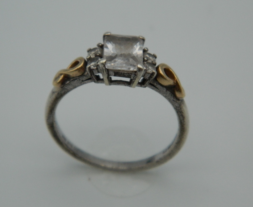 A 9 ct gold and silver ring. Ring Size L (2. - Image 3 of 6