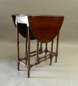 An early 20th century spider leg gate leg table. 66 cm wide.