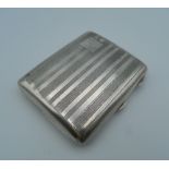 A silver cigarette case. 8.5 cm wide (78.2 grammes).