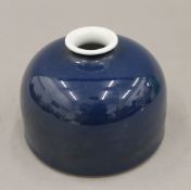 A Chinese blue porcelain brush pot. 8 cm high.