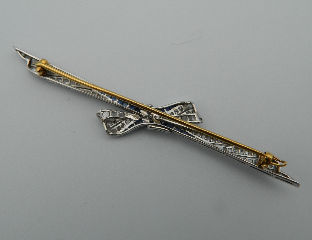 An Edwardian platinum diamond and sapphire bow brooch with an 18 ct gold pin. - Image 3 of 9