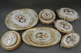 A large Wedgwood dinner service, comprising: 6 dinner plates, 3 small plates, 8 soup bowls,