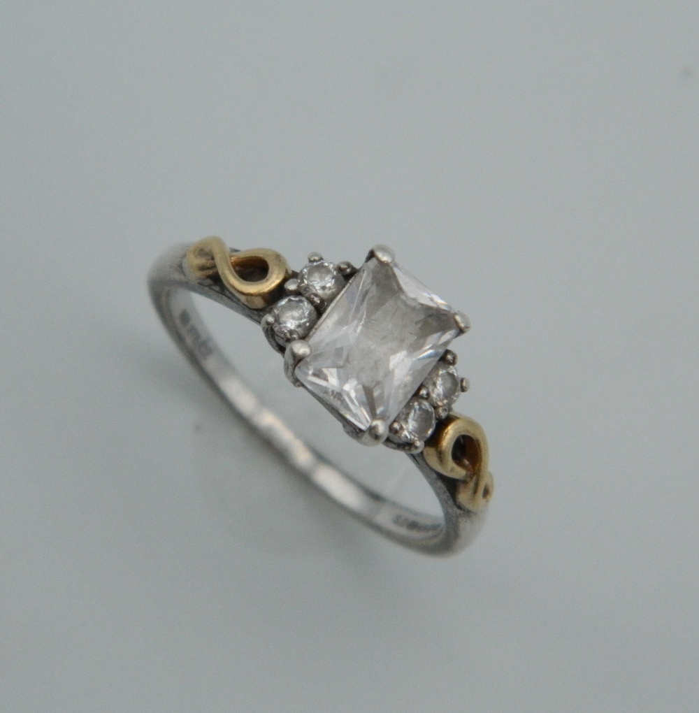 A 9 ct gold and silver ring. Ring Size L (2. - Image 2 of 6