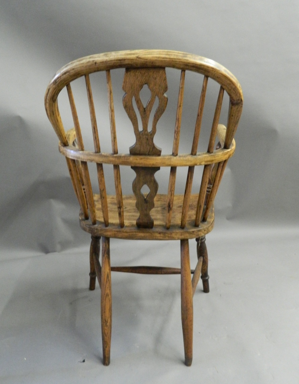 Two 19th century elm seated Windsor chairs. The largest 59 cm wide. - Image 7 of 7