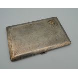 A silver cigarette case. 14 cm wide (221.9 grammes total weight).