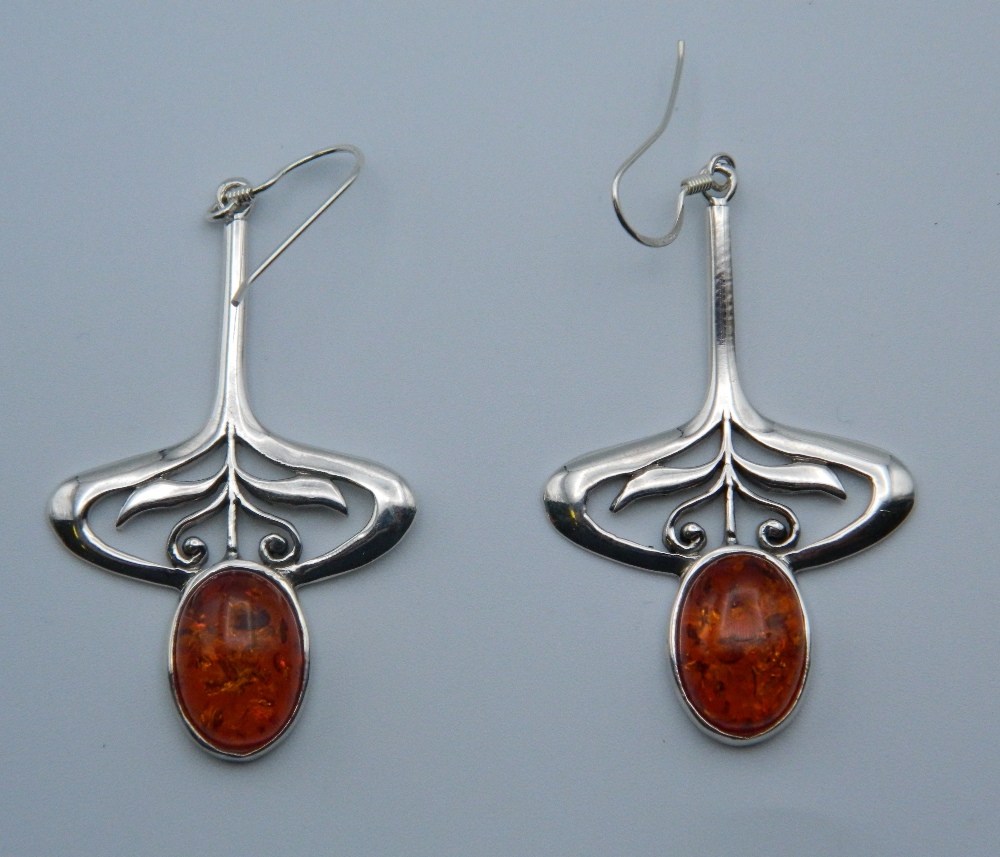 A pair of silver dress earrings. 4.5 cm high.