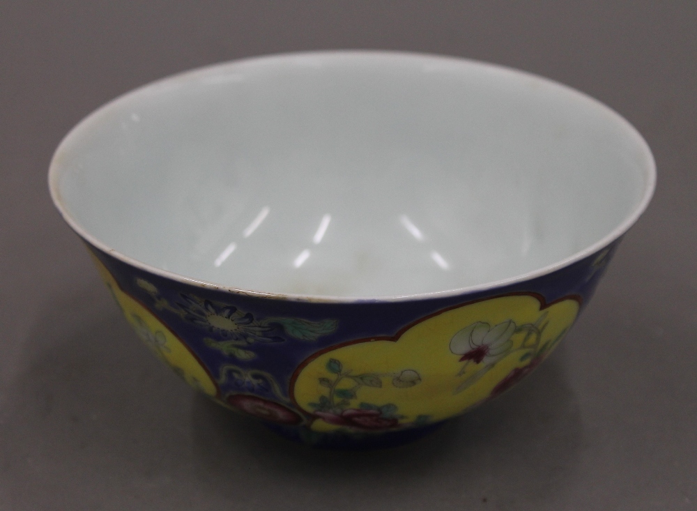 A Chinese yellow and blue porcelain bowl. 15 cm diameter.