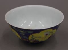 A Chinese yellow and blue porcelain bowl. 15 cm diameter.