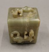 A jade box with dogs-of-fo. 9 cm high.