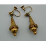 A pair of 19th century 9 ct gold drop earrings. 3 cm high (3.7 grammes).