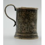 An unmarked miniature silver tankard. 4.5 cm high.