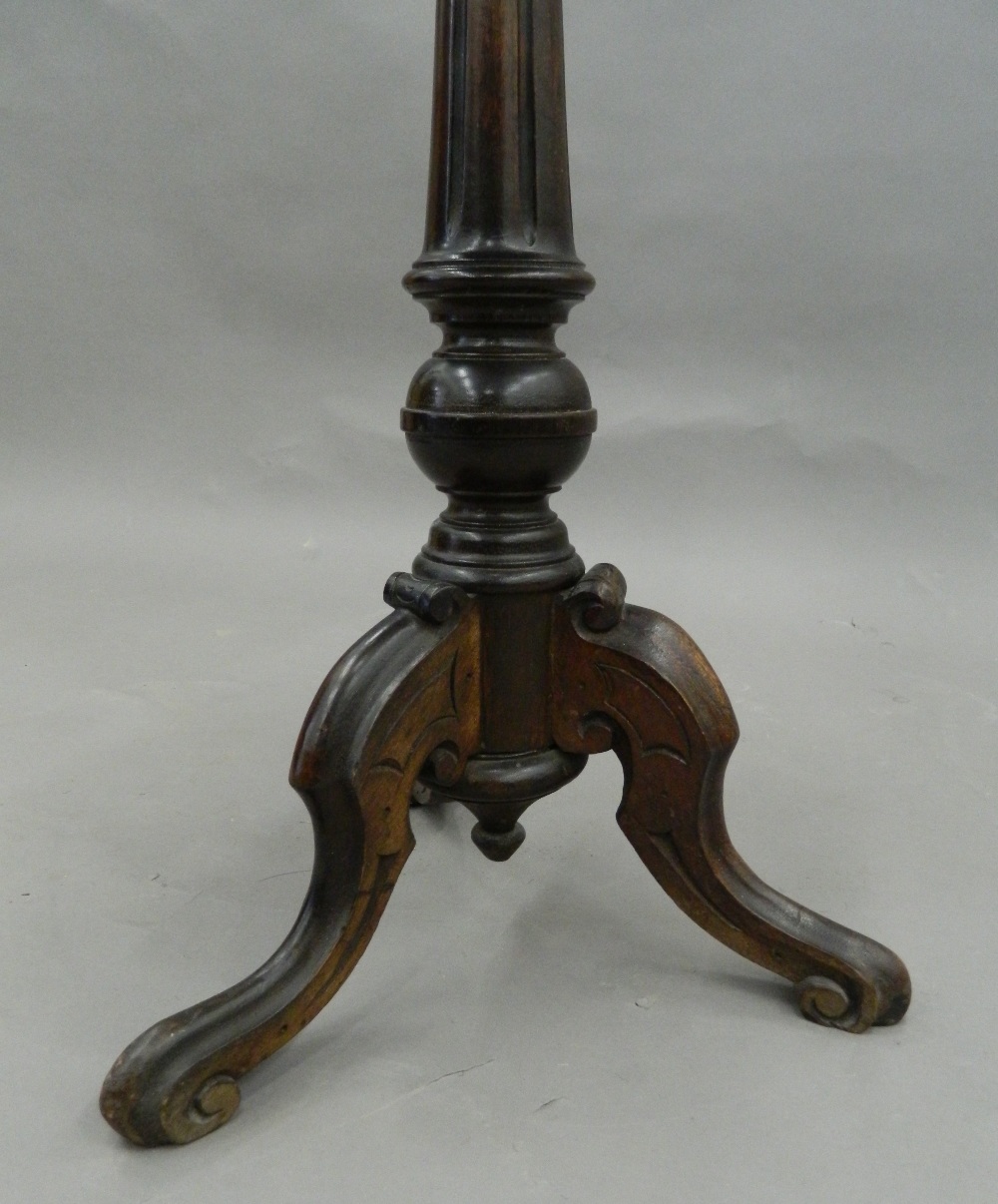A Victorian mahogany tripod table - Image 3 of 3