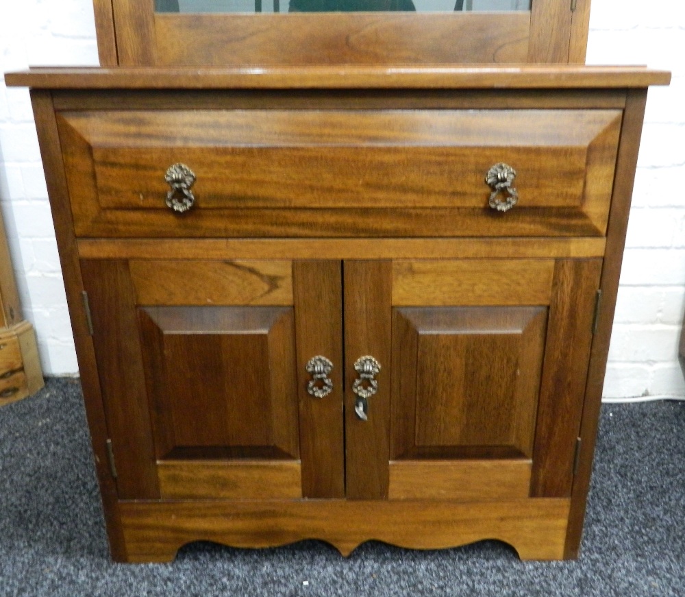 A modern mahogany gun cabinet. 201 cm high. - Image 2 of 4