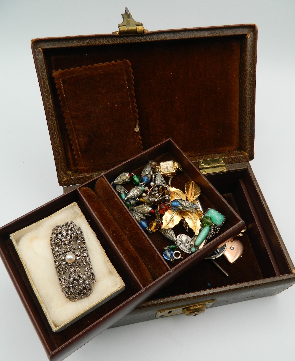 A box of various jewellery, etc. - Image 2 of 13