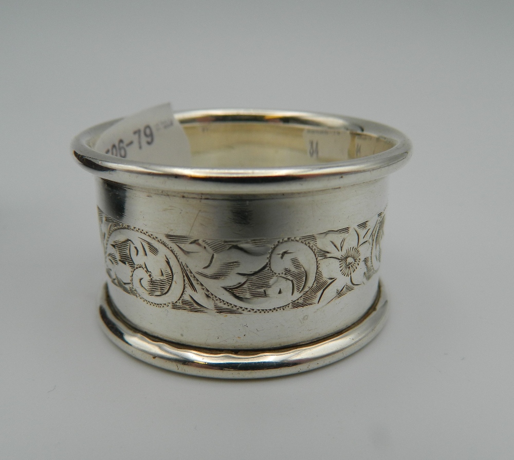 A cased silver napkin ring. 18.3 grammes. - Image 2 of 5