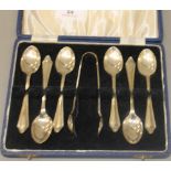 A cased set of silver teaspoons and a silver tong