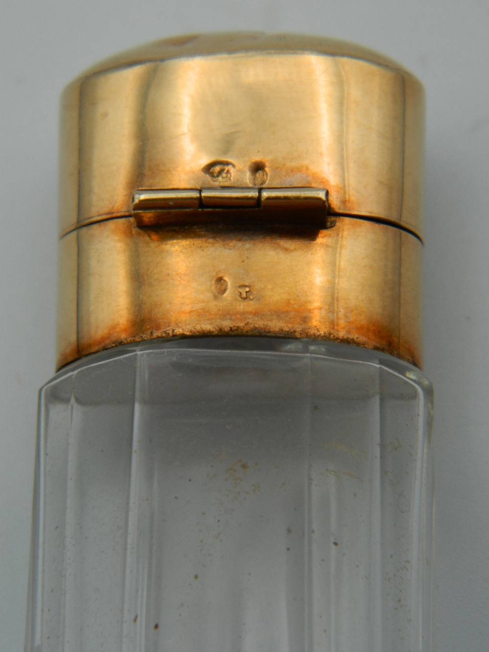 A facet cut glass scent bottle with gold top. 8.75 cm high. - Image 4 of 5