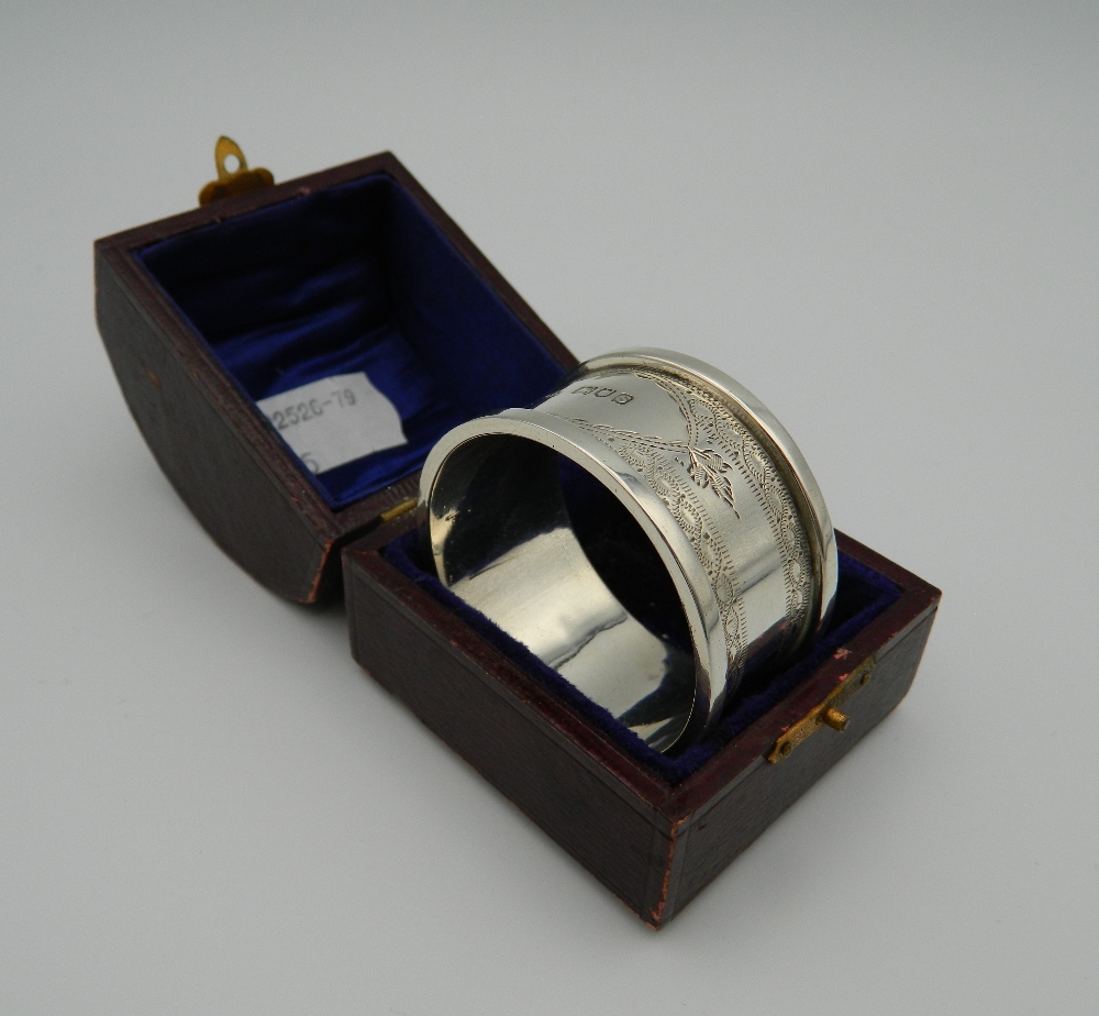 A cased silver napkin ring. 18.3 grammes. - Image 5 of 5