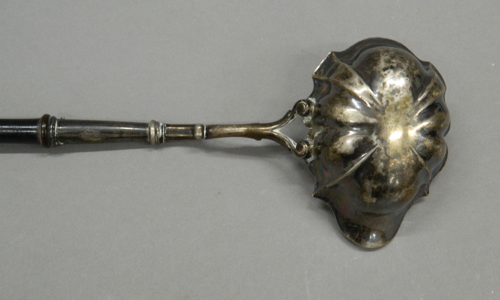 A Georgian silver toddy ladle, with turned wooden handle. 29 cm long. - Image 4 of 6