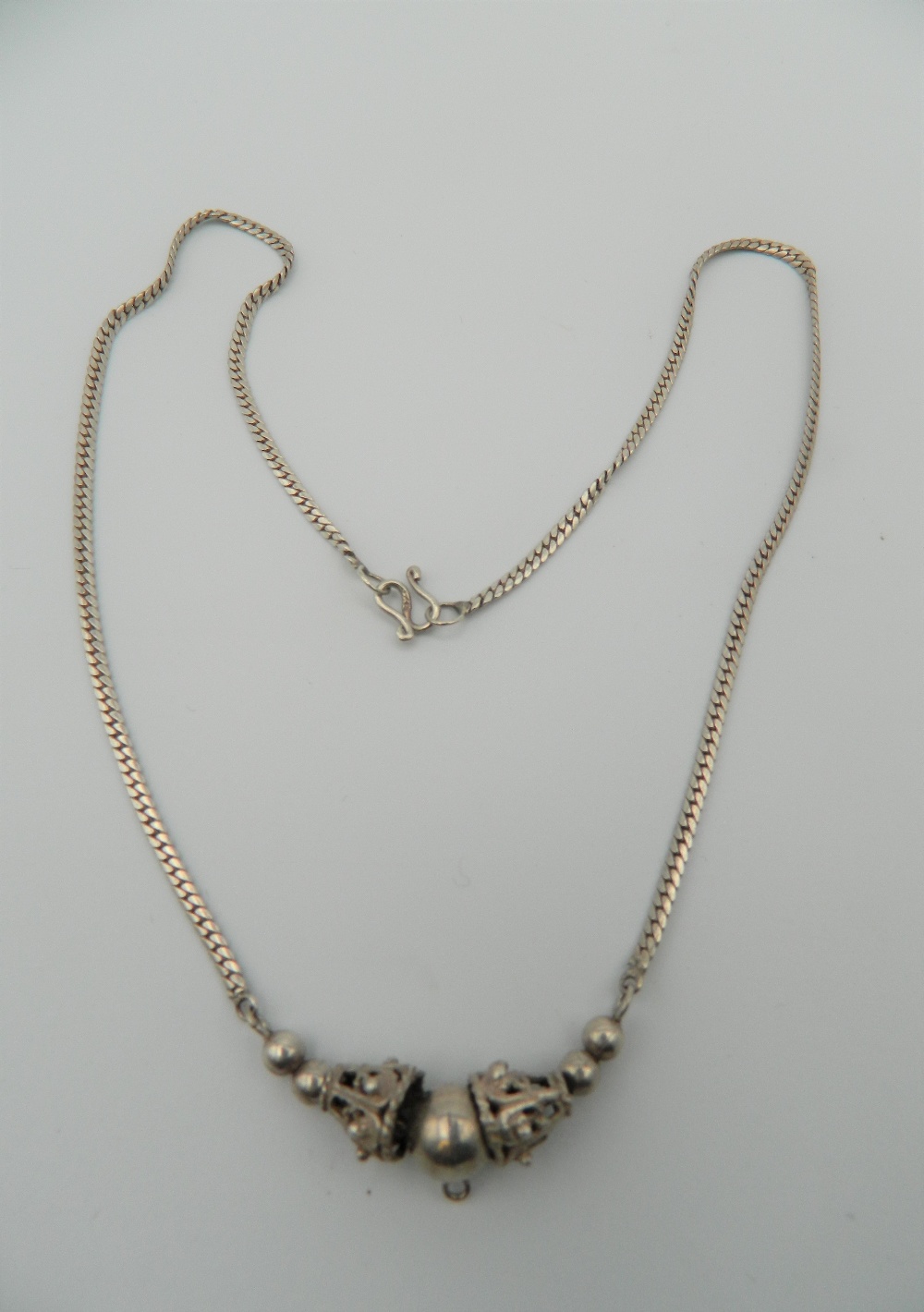 A small silver necklace. 43 cm long. 8.6 grammes.