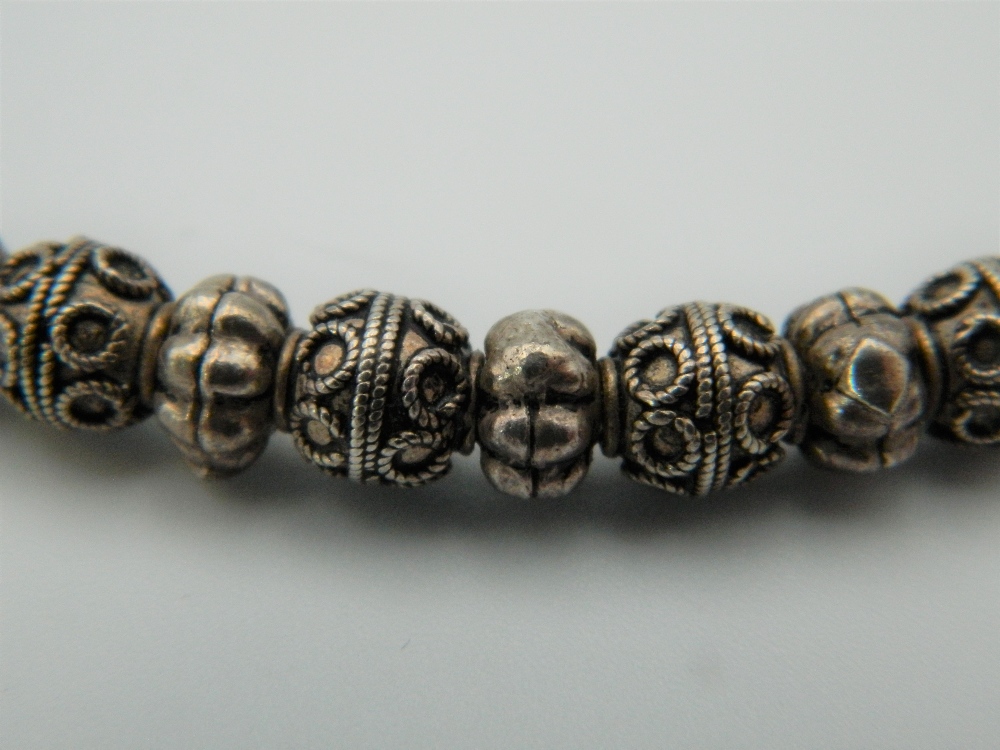A silver necklace and bracelet set. The former 41 cm long. 33.6 grammes. - Bild 5 aus 5