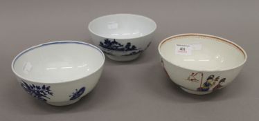 Three 18th century Worcester bowls. The largest 15.5 cm diameter.