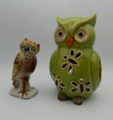 Two pottery models of owls. The largest 20 cm high.
