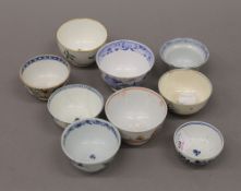 A quantity of 18th century Worcester and other tea bowls. The smallest 6.5 cm diameter.