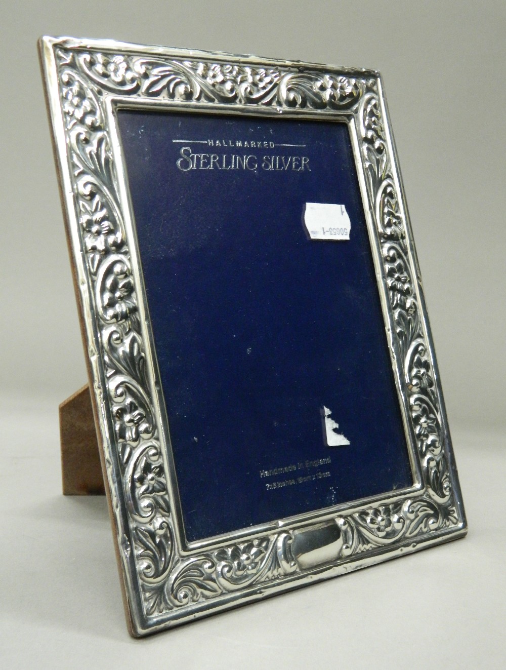 Three modern sterling silver photograph frames. The largest 17.5 cm x 22 cm. - Image 8 of 10