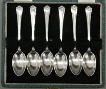 A cased set of Mappin and Webb silver teaspoons. 2 troy ounces.